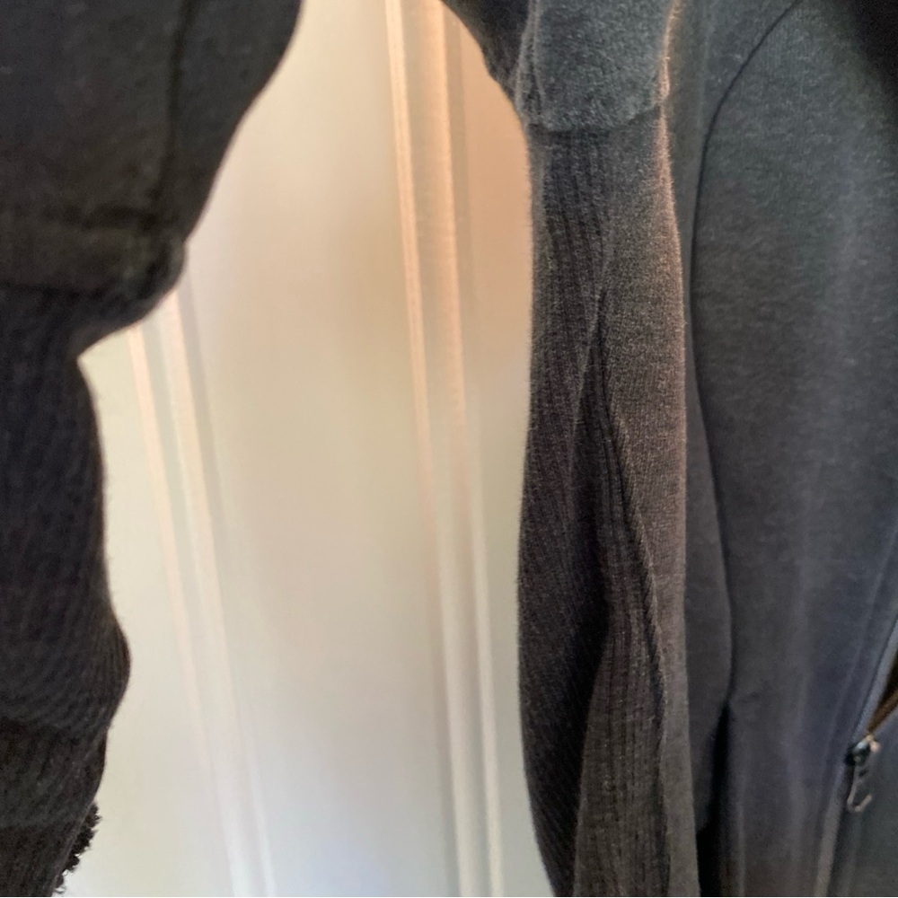 Lululemon Scuba Jacket Womens Size 4 Asymmetrical Zip Up Gray‎ - Picture 7 of 11